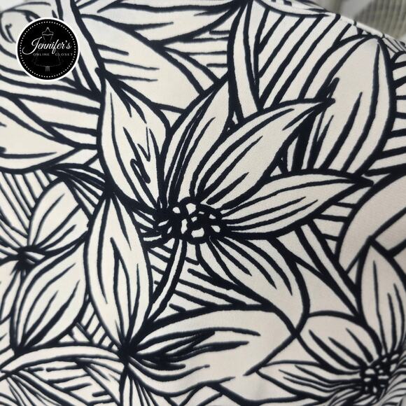 3/$30 Rafaella Petites Cream and Black Floral Print V Neck Flutter Sleeve Top M - Picture 7 of 11